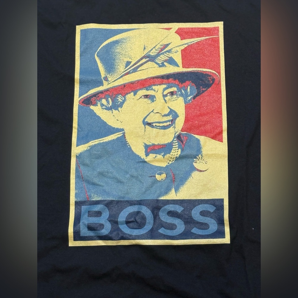 NWT - Queen Elizabeth “BOSS” Graphic Tee Black Size Medium - Picture 3 of 5